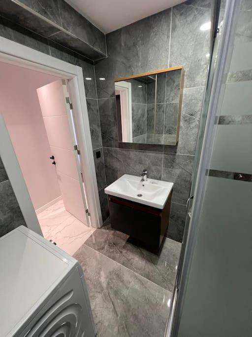 Appartement Zeytinburnu Merkezi Konumda, Sifir Daire & Esyalar à Istambul Extérieur photo