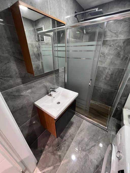 Appartement Zeytinburnu Merkezi Konumda, Sifir Daire & Esyalar à Istambul Extérieur photo